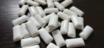 chicles blancos dióxido de titanio